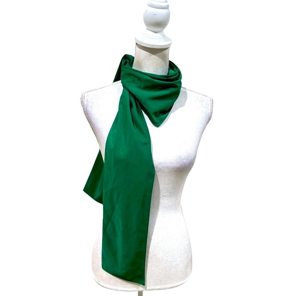 NWT Tibi Vibrant emerald Green Scarf wrap lightweight triangular 100% polyester - Picture 1 of 4
